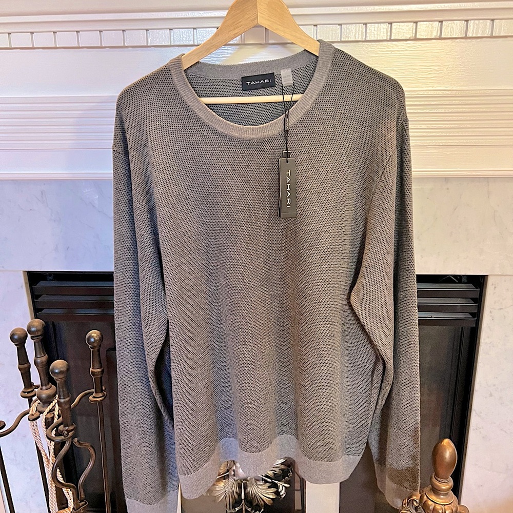 Tahari Gray Men’s Crewneck Soft Knit Sweater (NWT)